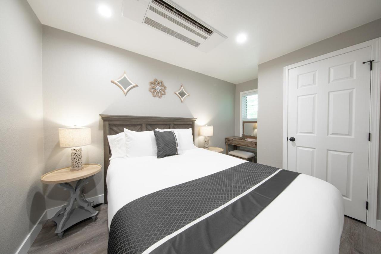 High Point Guesthouse - Next To Seattle Chinese Garden ภายนอก รูปภาพ