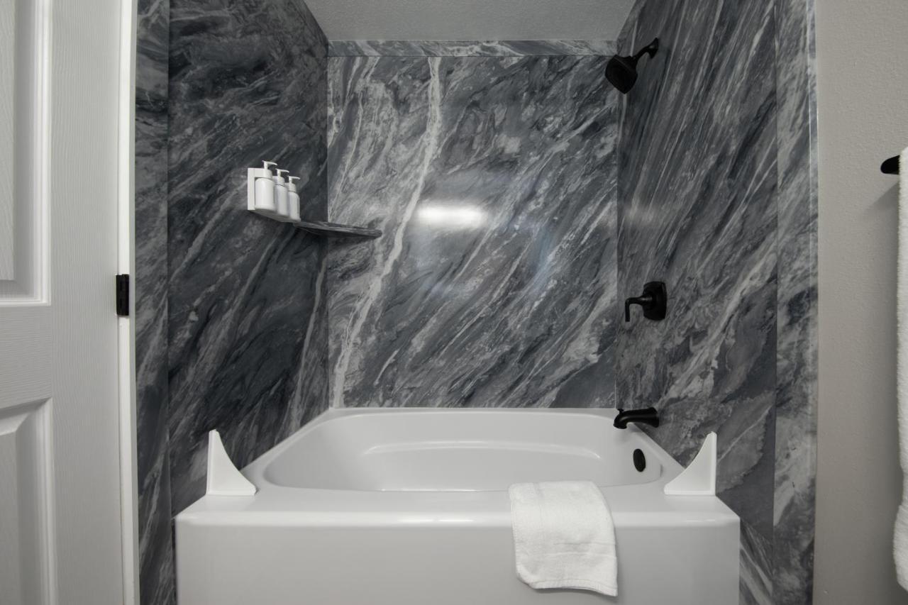 High Point Guesthouse - Next To Seattle Chinese Garden ภายนอก รูปภาพ
