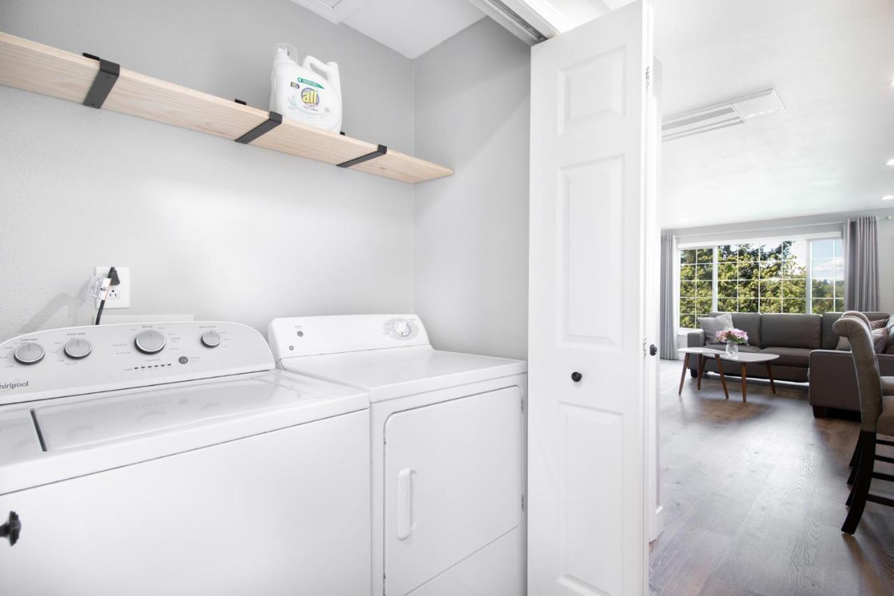 High Point Guesthouse - Next To Seattle Chinese Garden ภายนอก รูปภาพ